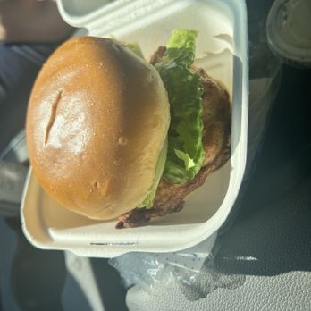 Upscale Crab & Seafood - Crab cake sandwich - Food Trucks Near Me - Lewes, Delaware Upscale Crab & Seafood - Crab cake sandwich - Food Trucks Near Me - Lewes, Delaware