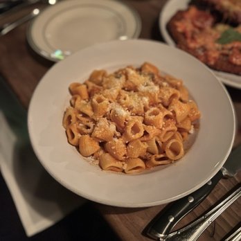 The Red Hen - mezzi rigatoni: tomato, garlic, fennel sausage ragu, fennel pollen + pecorino romano = $26 - Italian Near Me - Washington, DC, District of Columbia