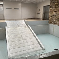 Friends of the Topeka Zoo - An example of an area that needs some touching up.