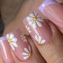 I Nails & Spa - The flower design I wanted.