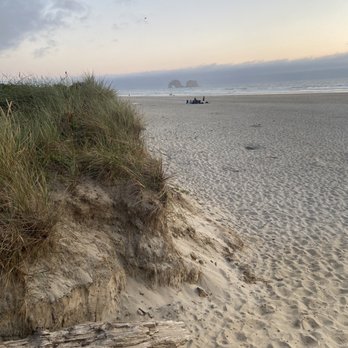 Rockaway Beach - Twin Rocks Rockaway is known for. - Beaches Near Me - Rockaway Beach, Oregon Rockaway Beach - Twin Rocks Rockaway is known for. - Beaches Near Me - Rockaway Beach, Oregon