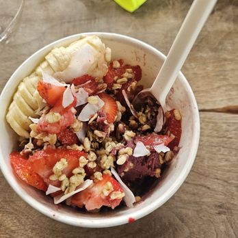 Sunlife Organics - Hawaii bowl - Juice Bars & Smoothies Near Me - Los Angeles, California