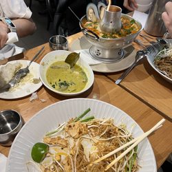 Tom yum seafood, pad that and green curry