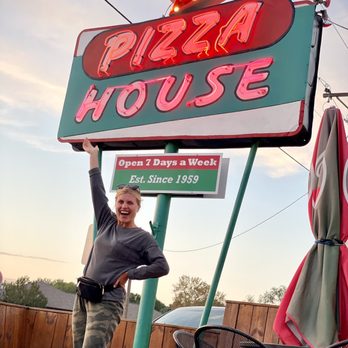 Charlie's Pizza House - Sign - Pizza Near Me - Yankton, South Dakota