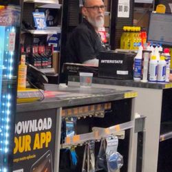 Carquest Auto Parts - Miserable person