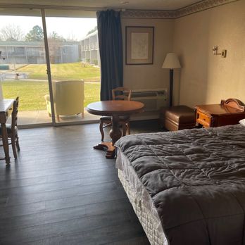 Bravo Inn - Hotels Near Me - Greensboro, North Carolina Bravo Inn - Hotels Near Me - Greensboro, North Carolina