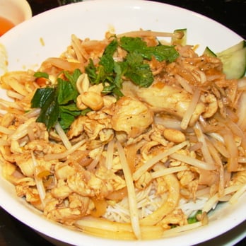 Bamboo Cafe - Chicken Sauteed w/ Lemongrass (Bun Ga Xao Xa) - Vietnamese Near Me - Simi Valley, California