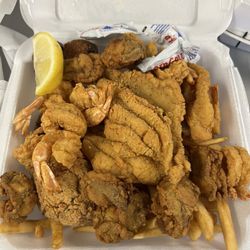 Cooter Brown's Seafood & Sandwich Shop - Seafood platter... EXCEPTIONAL!