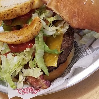 Fuddruckers - 3cheeseburger - Burgers Near Me - Sevierville, Tennessee