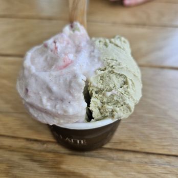 Bacio Di Latte - Regular cup, Liana's shortcake and pistachio - Ice Cream & Frozen Yogurt Near Me - San Jose, California Bacio Di Latte - Regular cup, Liana's shortcake and pistachio - Ice Cream & Frozen Yogurt Near Me - San Jose, California