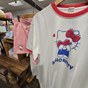 Amy's Hallmark Shop - Hello Kitty! - Cards & Stationery Near Me - Aiea, Hawaii