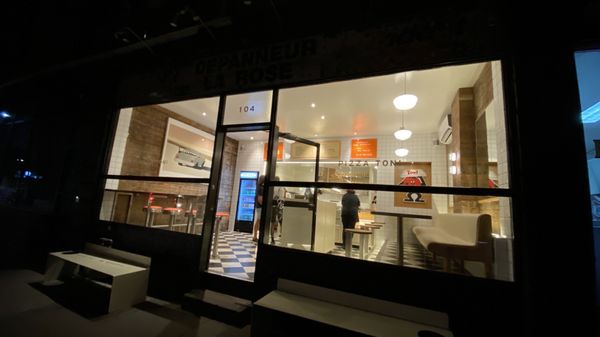 Pizza Toni - Saint Viateur by null