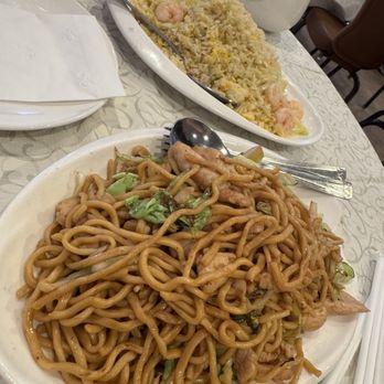 R & G Lounge - Chicken Chow Mein / 雞炒麵 & Shrimp Fried Rice / 虾炒饭 - Seafood Near Me - San Francisco, California R & G Lounge - Chicken Chow Mein / 雞炒麵 & Shrimp Fried Rice / 虾炒饭 - Seafood Near Me - San Francisco, California