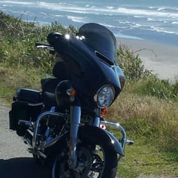 9" Smoke windshield on my 2014 FLHXS.