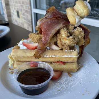 Maple Leaf Diner - Chicken, Bacon and Waffles - American Near Me - Dallas, Texas Maple Leaf Diner - Chicken, Bacon and Waffles - American Near Me - Dallas, Texas