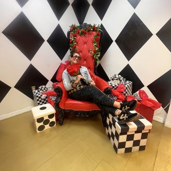 Queen of Hearts - Photo opp thrown - Caterers Near Me - Henderson, Nevada Queen of Hearts - Photo opp thrown - Caterers Near Me - Henderson, Nevada
