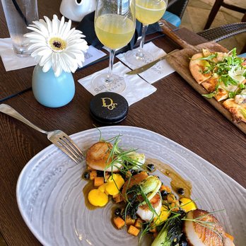 Splashes Restaurant - Seared Scallops, Flatbread and Mimosa | IG: happyfoodieoc - New American Near Me - Laguna Beach, California Splashes Restaurant - Seared Scallops, Flatbread and Mimosa | IG: happyfoodieoc - New American Near Me - Laguna Beach, California