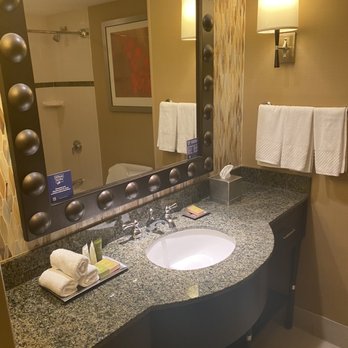 Hilton Omaha - Bathroom - Hotels Near Me - Omaha, Nebraska Hilton Omaha - Bathroom - Hotels Near Me - Omaha, Nebraska