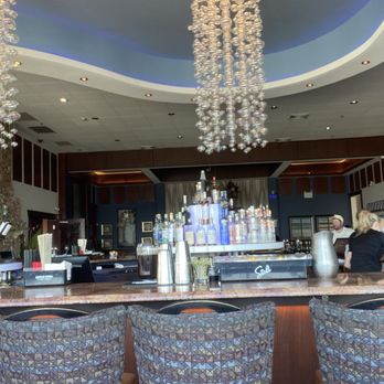 Riverwinds Restaurant - Wrap around bar - New American Near Me - West Deptford, New Jersey
