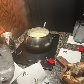 The Melting Pot - Phoenix - Cheese fondue - Fondue Near Me - Phoenix, Arizona The Melting Pot - Phoenix - Cheese fondue - Fondue Near Me - Phoenix, Arizona