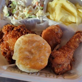 Mike's Chicken - 3 piece dark w/mashed potatoes (white gravy on the side) and cole slaw - Chicken Shop Near Me - Dallas, Texas