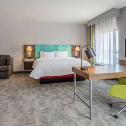 Hampton Inn & Suites Burlington - Guest room