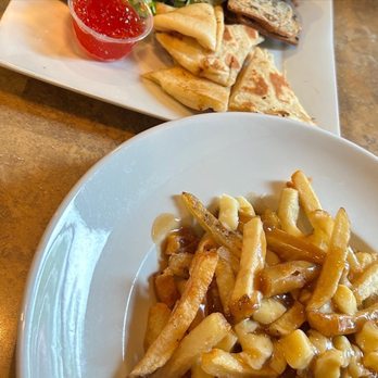 Bistro Six-One - a plate of french fries and a plate of bread - Italian Near Me - Niagara-on-the-Lake, Ontario Bistro Six-One - a plate of french fries and a plate of bread - Italian Near Me - Niagara-on-the-Lake, Ontario