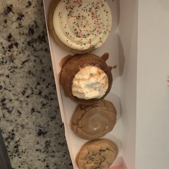 Crumbl - West Manchester - Bakeries Near Me - York, Pennsylvania