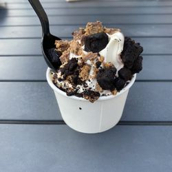 Cup & Cone - Mini twisted dish with brownie bites and peanut butter cups