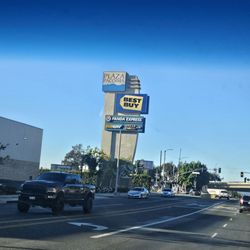 Plaza Pacoima - The sign