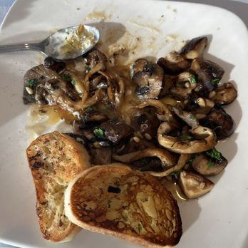 McMillin's Dining Room - Mushroom bruschetta - New American Near Me - Roche Harbor, Washington McMillin's Dining Room - Mushroom bruschetta - New American Near Me - Roche Harbor, Washington