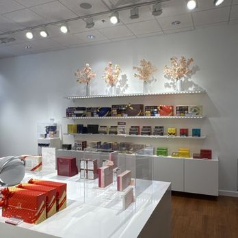 ROYCE' Chocolate - Candy Stores Near Me - Portland, Oregon ROYCE' Chocolate - Candy Stores Near Me - Portland, Oregon