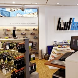 Lauf-bar - Accessoires und Laufschuhwand nach Umbau