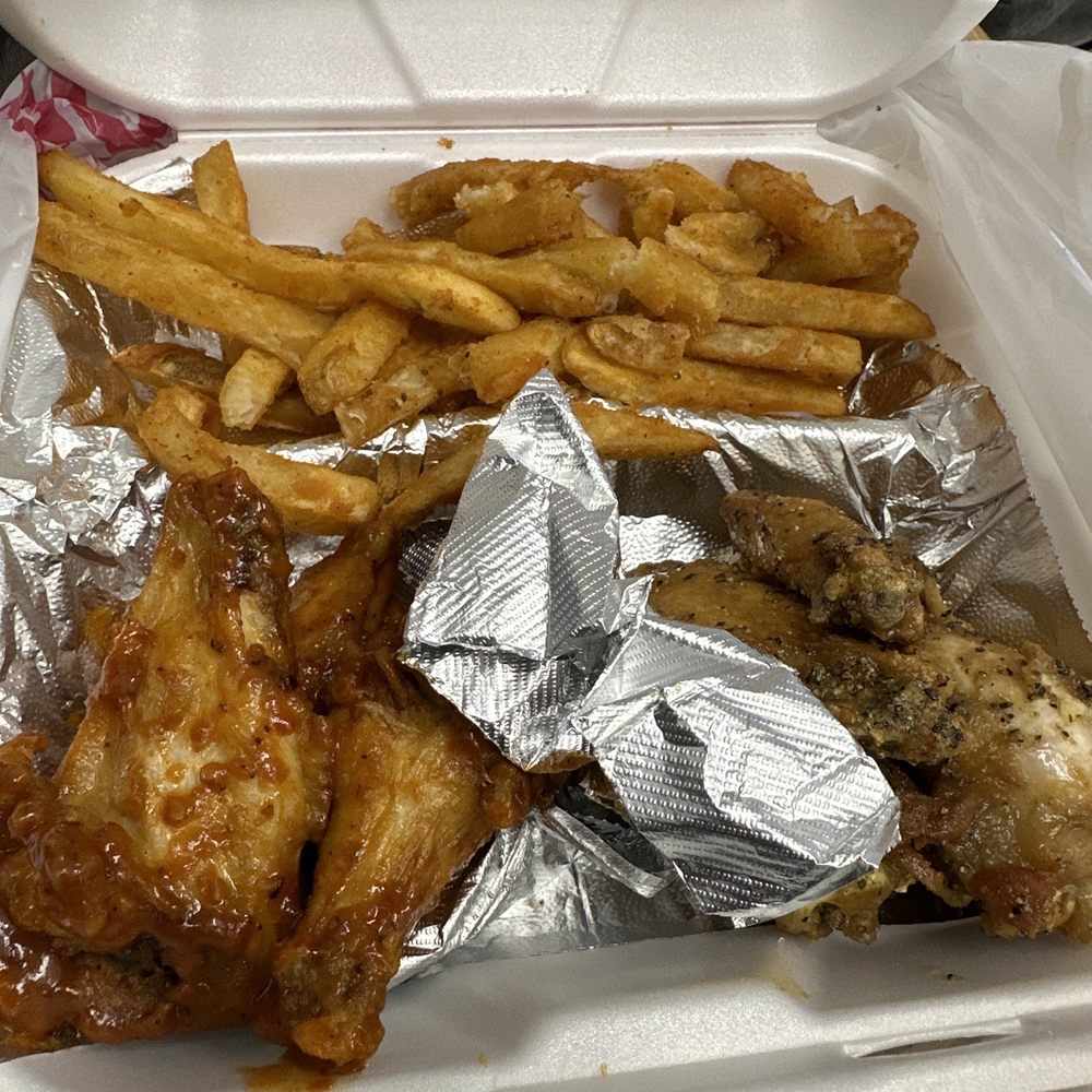 WingMan Redlands - 8pc with fries/ flavors: lemon pepper & Banging Buffalo - Chicken Wings Near Me - Redlands, California WingMan Redlands - 8pc with fries/ flavors: lemon pepper & Banging Buffalo - Chicken Wings Near Me - Redlands, California
