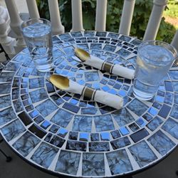Manolo's Boutique Wines & Bistro - Our table on the front porch