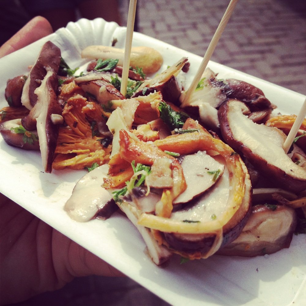 Noordermarkt - A medley of grilled mushrooms for only 2€ - Local Flavor Near Me - Amsterdam, New Hampshire Noordermarkt - A medley of grilled mushrooms for only 2€ - Local Flavor Near Me - Amsterdam, New Hampshire