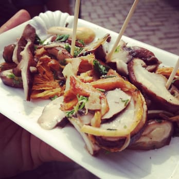 Noordermarkt - A medley of grilled mushrooms for only 2€ - Local Flavor Near Me - Amsterdam, New Hampshire Noordermarkt - A medley of grilled mushrooms for only 2€ - Local Flavor Near Me - Amsterdam, New Hampshire