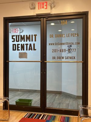 Le Pera Daniel, DMD - Summit Dental