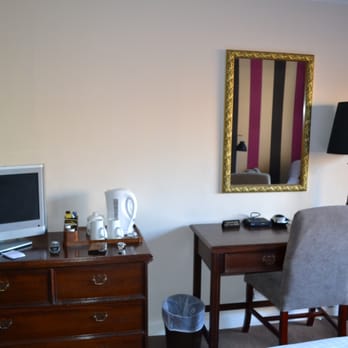 White Hart Hotel - Desk and dresser inside third floor room - Hotels Near Me - Lincoln, LIN