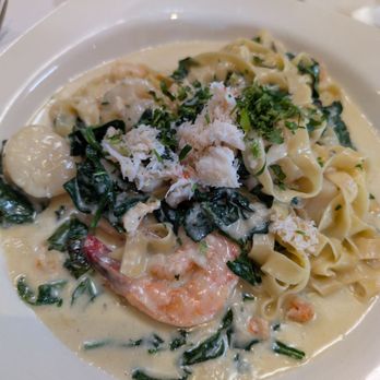 Paradiso Restaurant - Seafood fettuccine - Italian Near Me - San Leandro, California Paradiso Restaurant - Seafood fettuccine - Italian Near Me - San Leandro, California