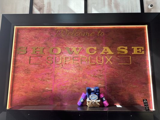 Showcase SuperLux Chestnut Hill by null