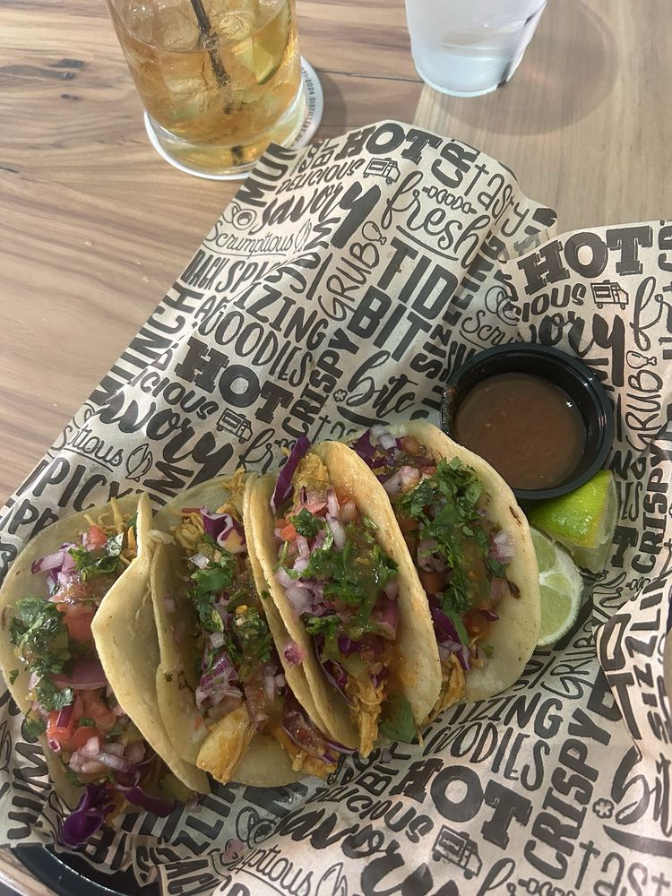 El Loco Social Bistro & Lounge Logo