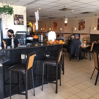Mr. Breakfast - Nicely decorated for autumn. - Breakfast & Brunch Near Me - Hoffman Estates, Illinois