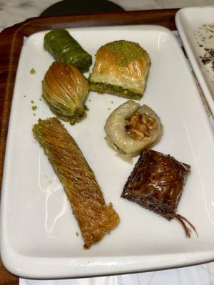 Karaköy Güllüoğlu - Nadir Güllü by null