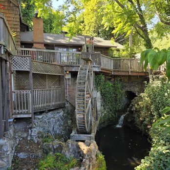 Babbling Brook Inn - Hotels Near Me - Santa Cruz, California Babbling Brook Inn - Hotels Near Me - Santa Cruz, California
