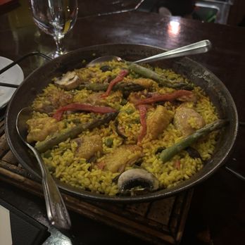 Pintxo Pincho Tapas Bar - Paella de Pollo - Spanish Near Me - Woburn, Massachusetts