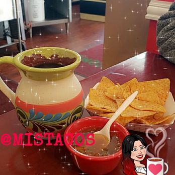Mis Tacos - Cafe de oya salsa and chips - Mexican Near Me - Chicago, Illinois