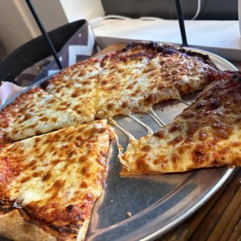 Peetza Pies & Pints - Regular cheese pizza - Pizza Near Me - Walnut Creek, California