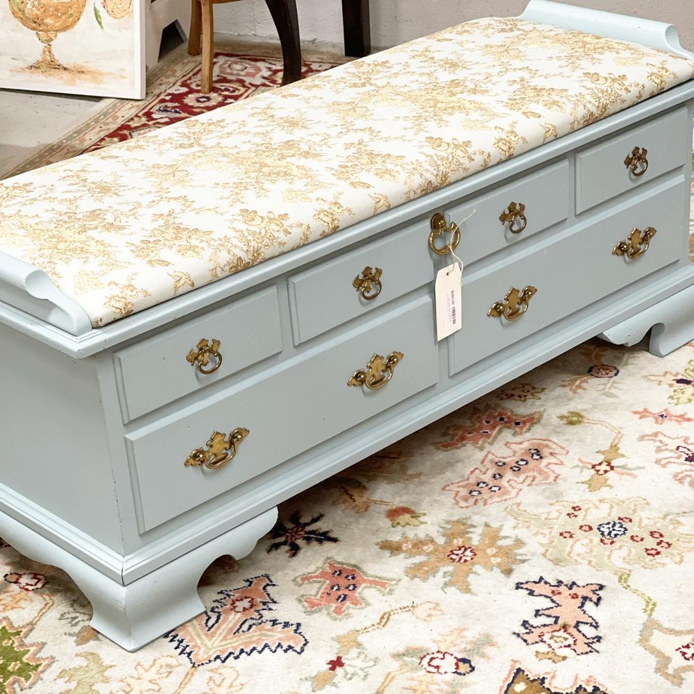 VINTAGE ANTIQUE SHACK Updated September 2024 54 Photos 4140