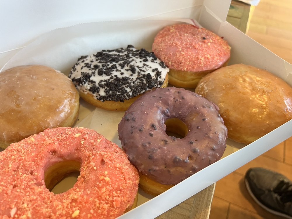 OMG DONUTS & BAKERY Updated September 2024 386 Photos & 332 Reviews